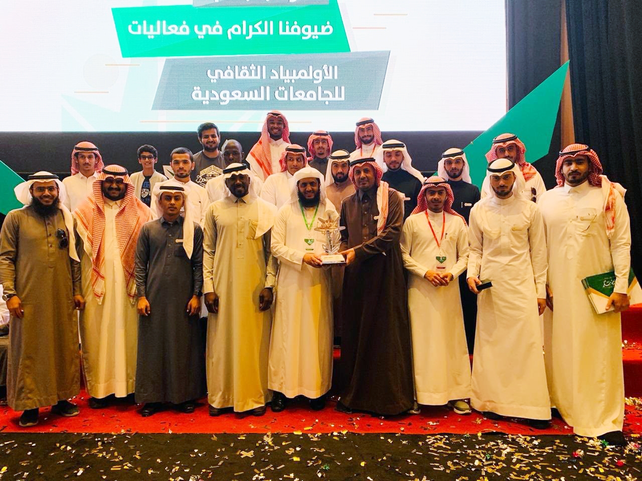 طلاب جامعة الطائف يحصدون وسام المركز الثاني في الأولمبياد الثقافي للجامعات