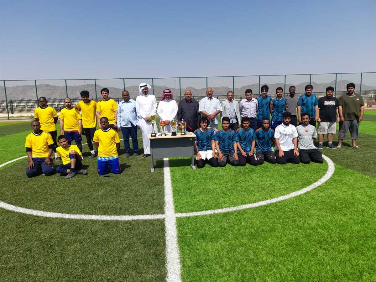 The conclusion of the football tournament in the presence of the Dean of the University College Ranyah
