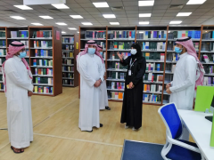 زيارة وكيل الجامعة للمكتبة
