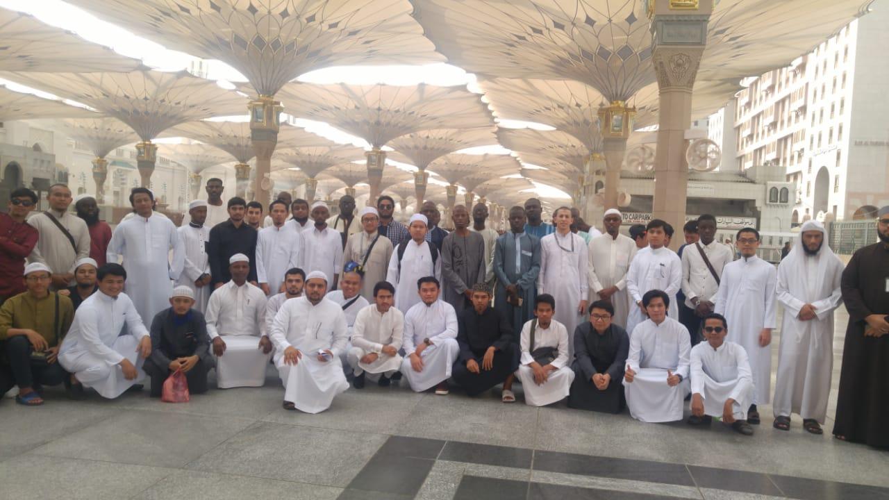 رحلة لطلاب المنح لزيارة المسجد النبوي